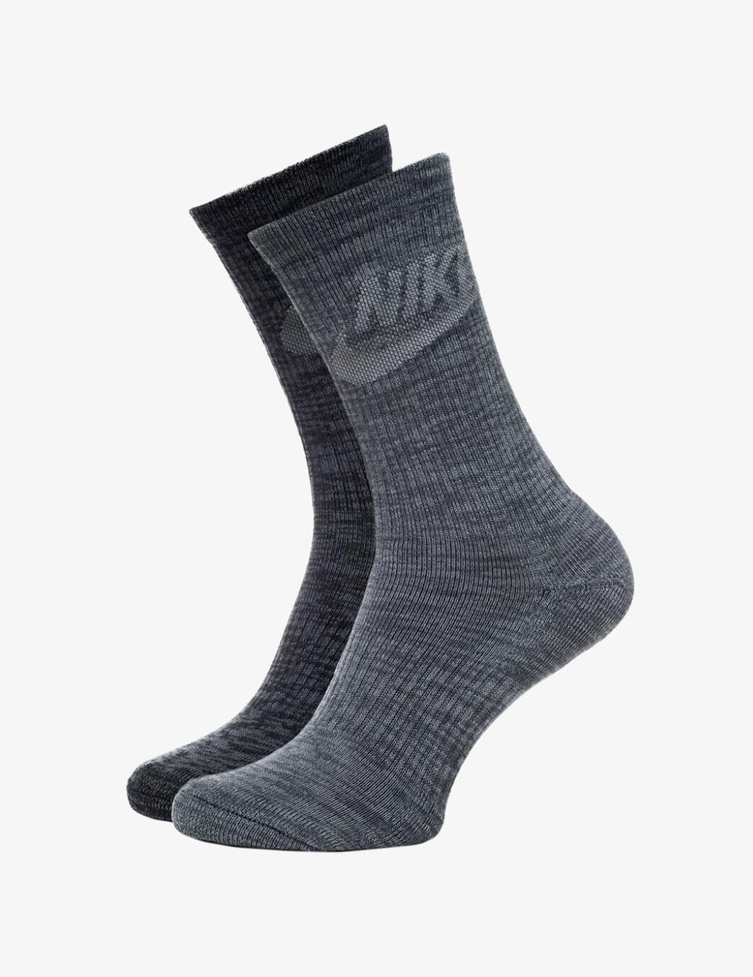 Entre Interpretación aire Calcetines Nike altos grises