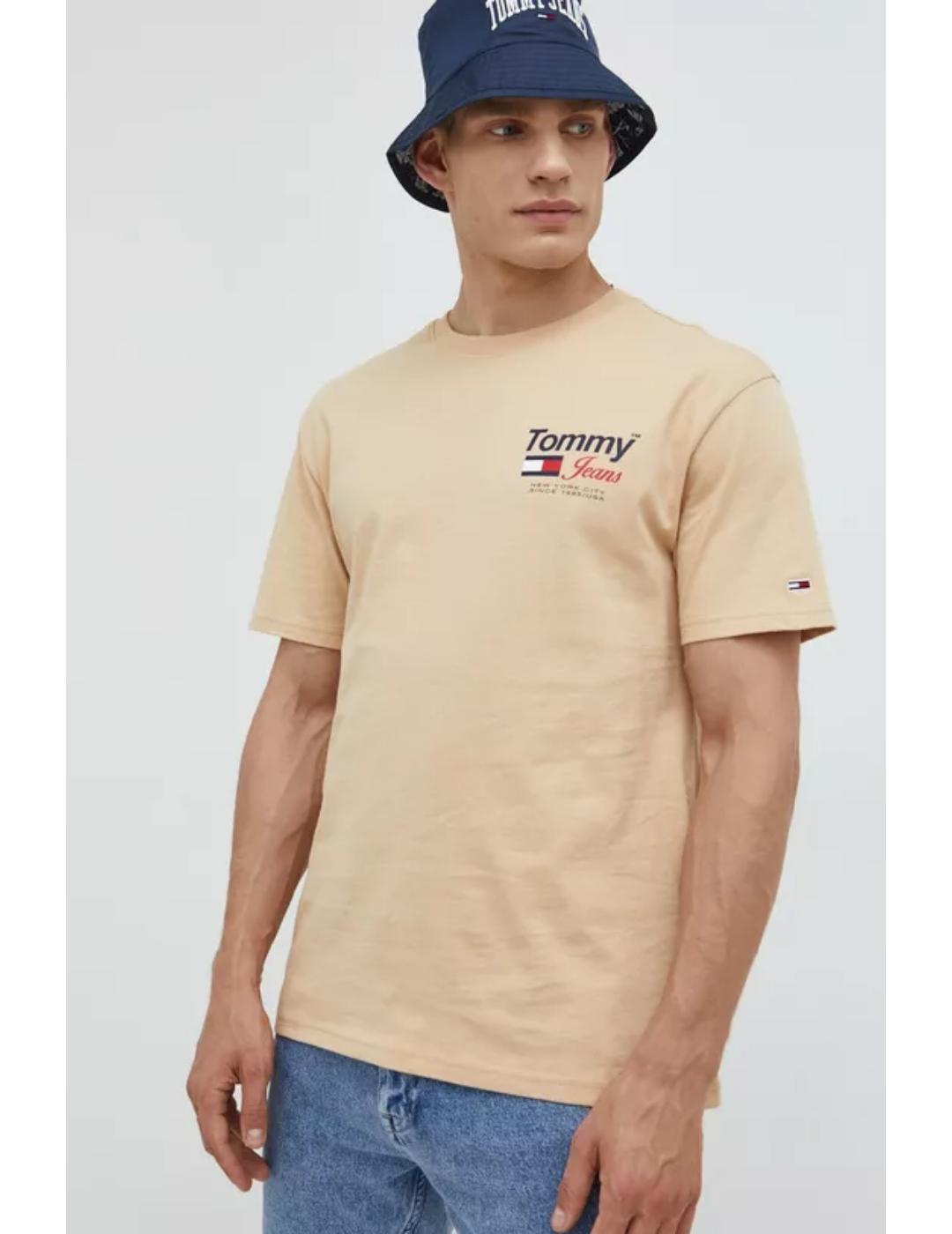 Hacer un muñeco de nieve Fructífero en caso Camiseta Tommy Jeans athletic beige para hombre