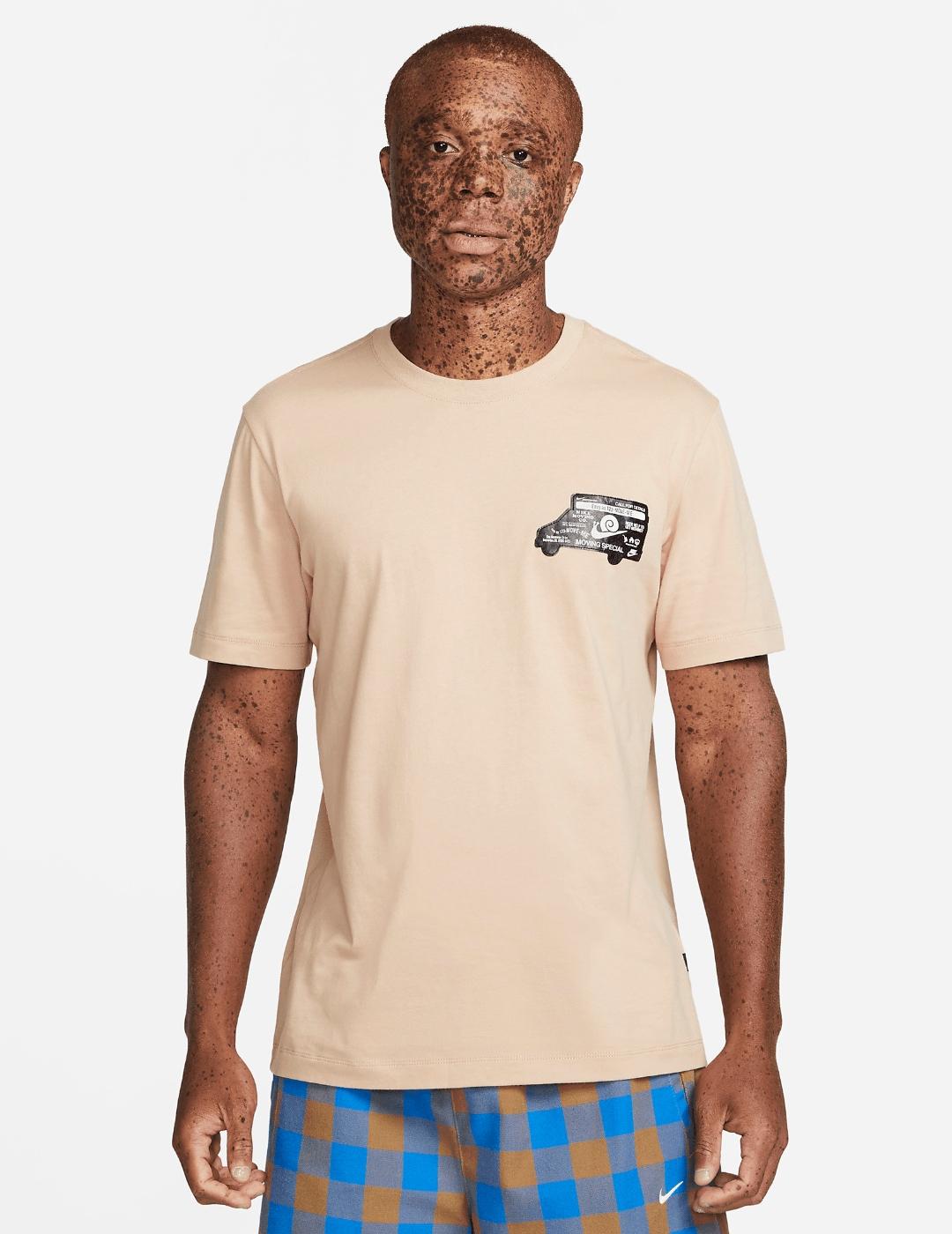  Camiseta Nike Sportswear Marron con dibujo Hombre Beige