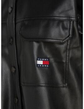 Sobrecamisa Tommy Jeans ecopiel negra para mujer