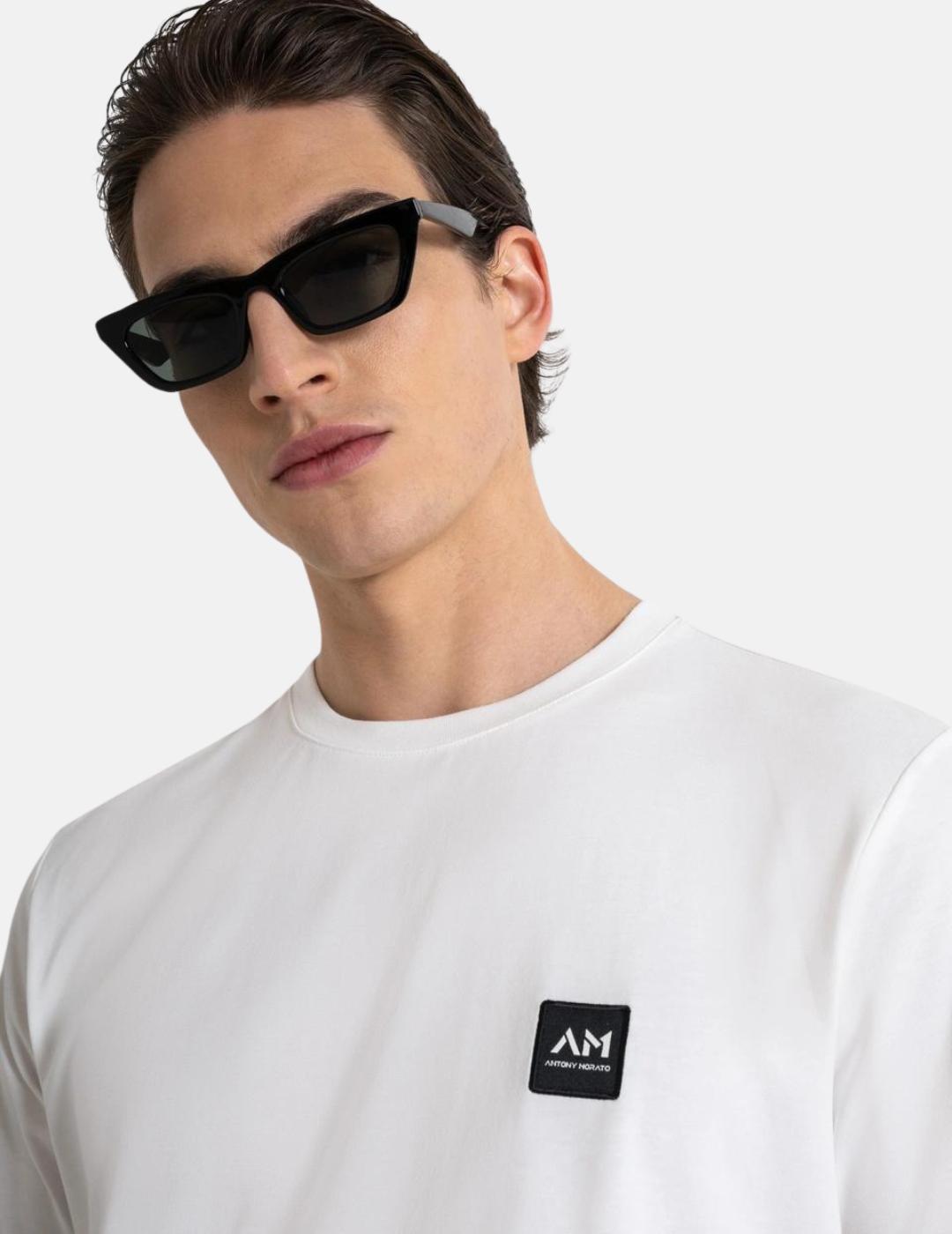Camiseta Antony Morato blanca AM chapa para hombre