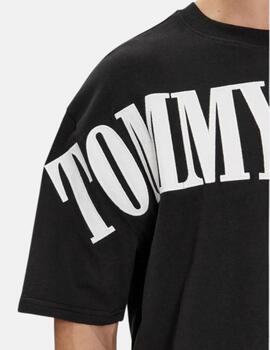 Camiseta TOMMY JEANS negra maxi logo para hombre